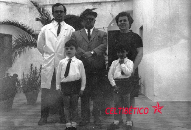 Familia y Pepe con bata