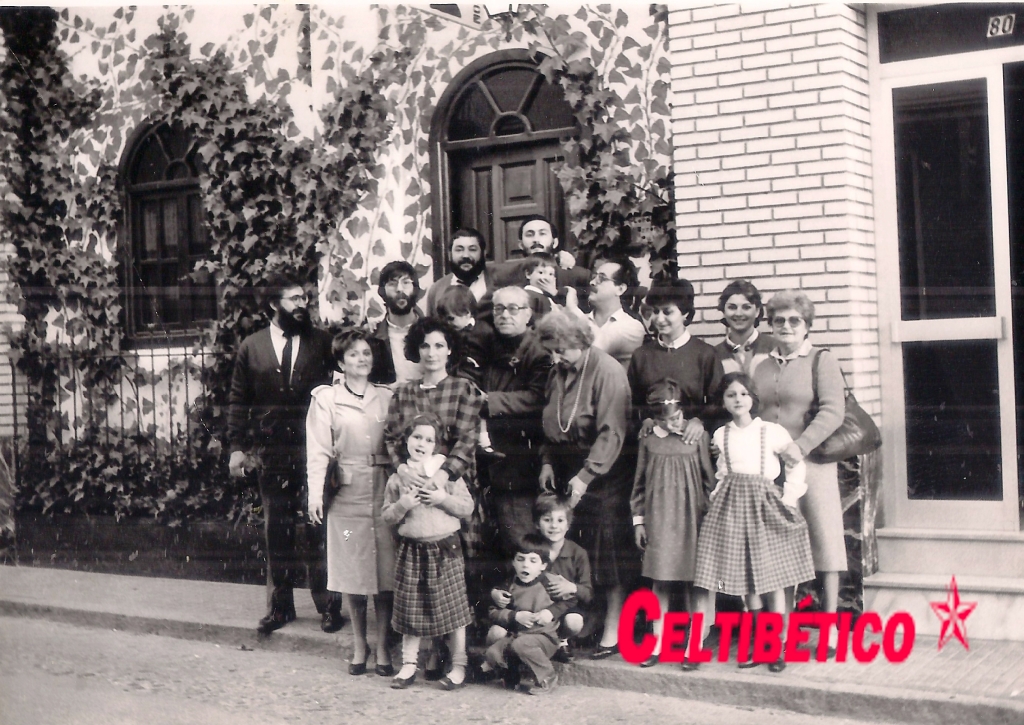 Familia Morales 5 hermanos puerta Pub1