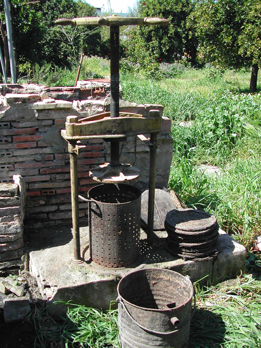 Prensa para sacar la cera (Foto Museo Municipal)